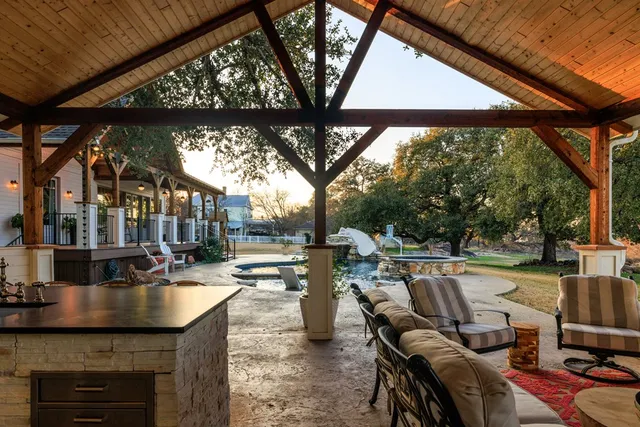 $2,500,000 | 409 East Main Street, Llano, TX 78643