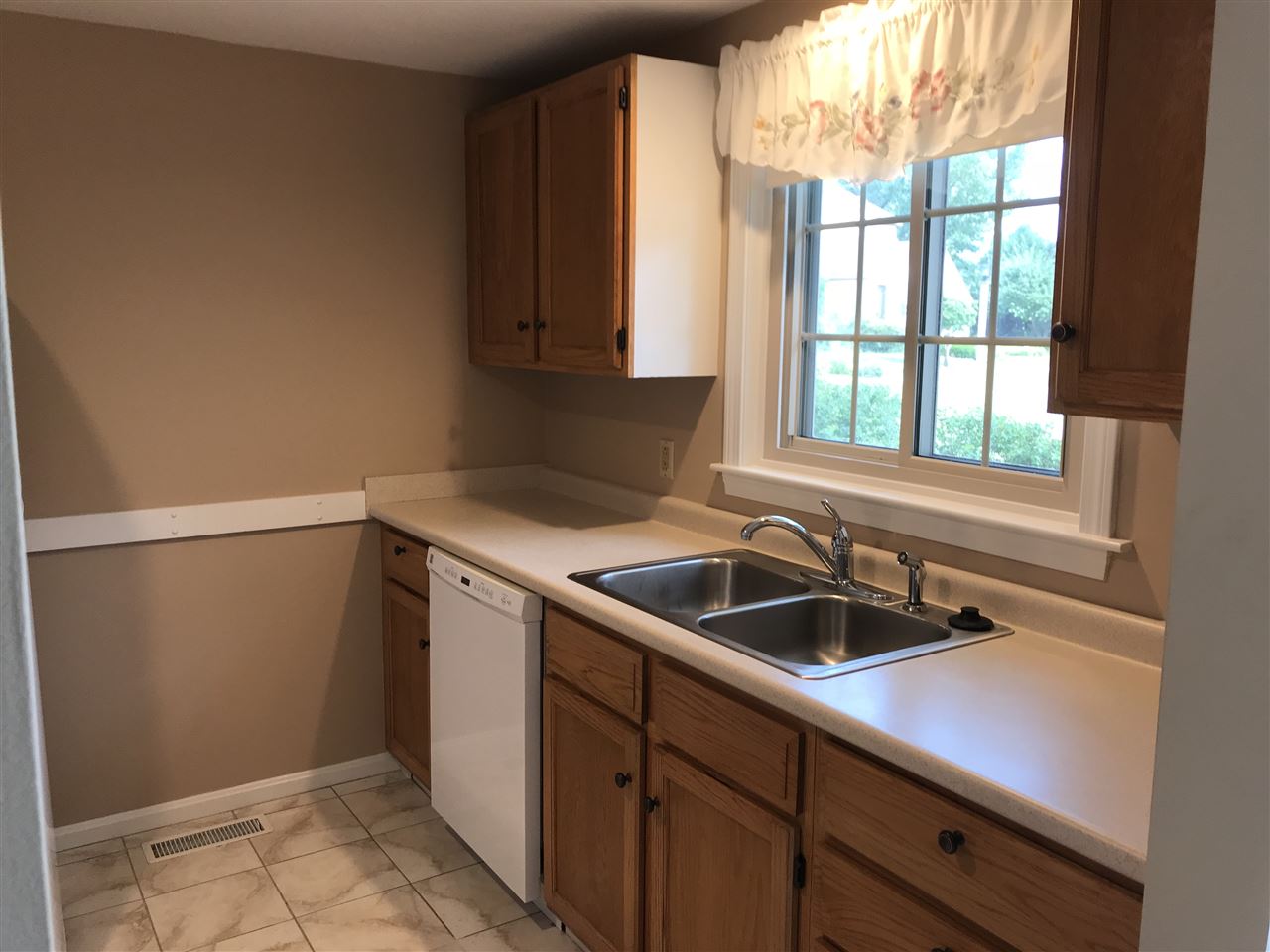 54 Bridle Path Dover, NH 03820 - Photo 12 of 40