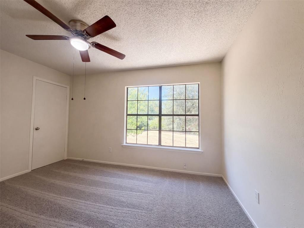 526 Royal Valley Road Grand Prairie, TX 75052 - Photo 18 of 21 Gallery Image 18