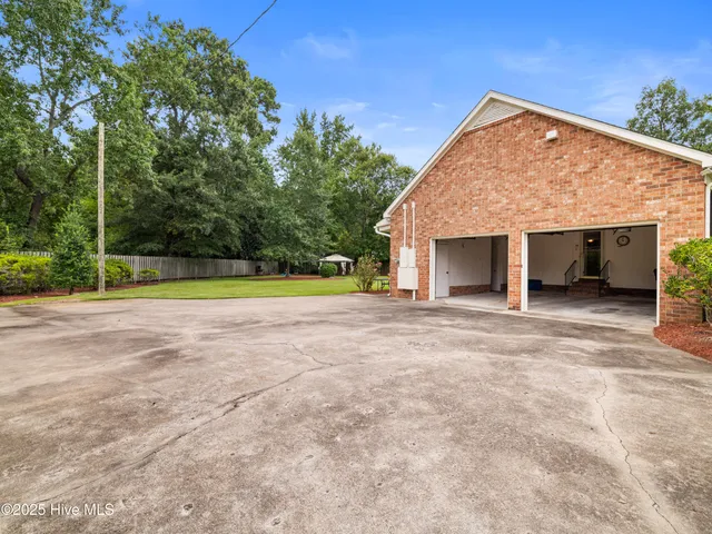 $350,000 | 1911 Pawnee Drive, Kinston, NC 28504