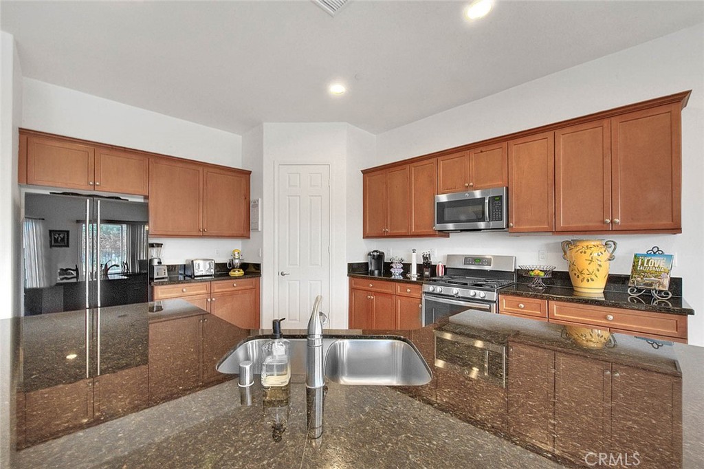 322 Forked Run Beaumont, CA 92223 - Photo 15 of 73 Kitchen