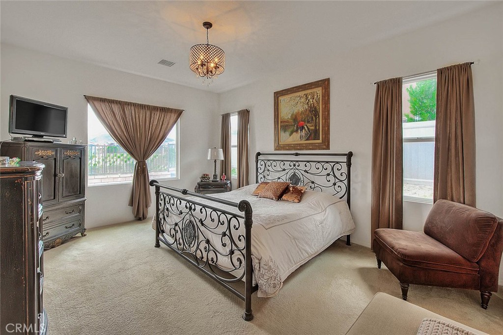 322 Forked Run Beaumont, CA 92223 - Photo 27 of 73 Primary Bedroom