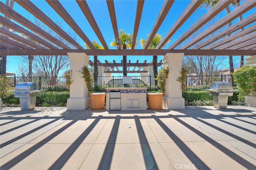 322 Forked Run Beaumont, CA 92223 - Photo 66 of 73 Barbeque