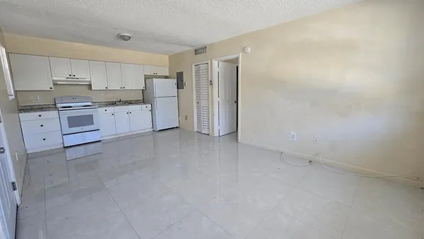 $1,700 | 1290 Northeast 142nd Street, Unit 6, North Miami, FL 33161