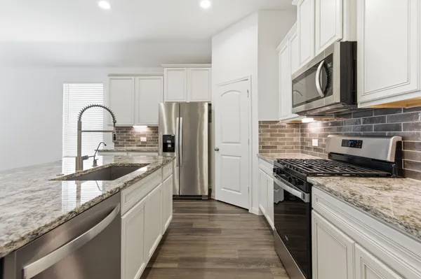 $2,695 | 1606 Happy Valley Street, Montgomery, TX 77316