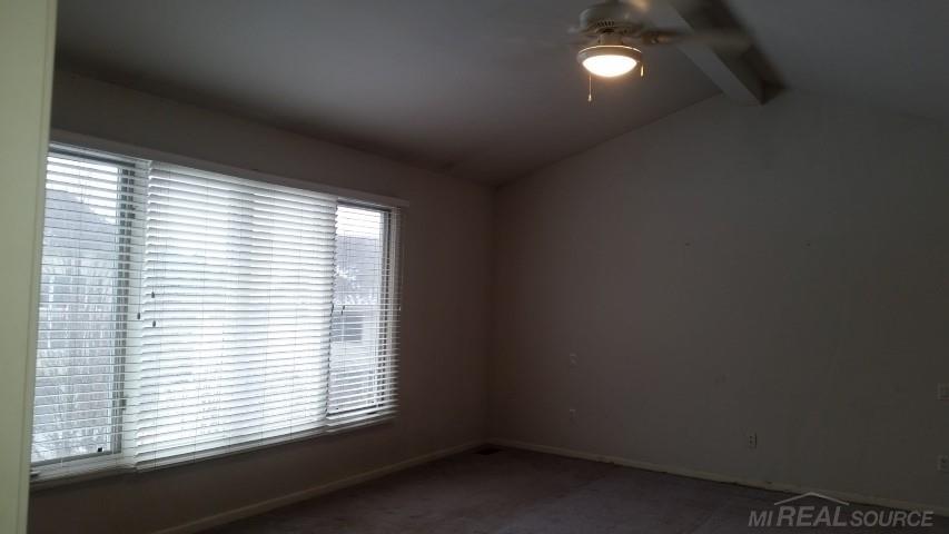 1267 Putnam Circle Rochester, MI 48307 - Photo 32 of 45 31276861-32.JPG