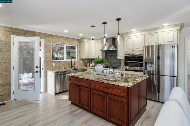 $1,075,000 | 4398 North Canoe Birch Court, Concord, CA 94521