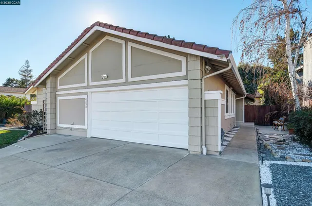 $1,075,000 | 4398 North Canoe Birch Court, Concord, CA 94521