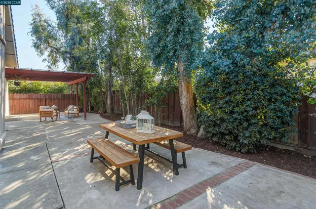 $1,075,000 | 4398 North Canoe Birch Court, Concord, CA 94521