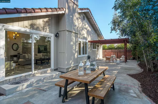 $1,075,000 | 4398 North Canoe Birch Court, Concord, CA 94521