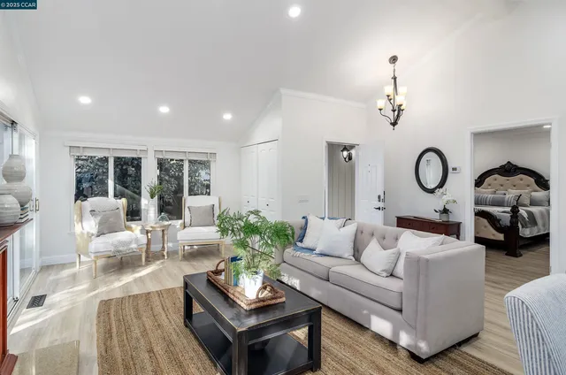 $1,075,000 | 4398 North Canoe Birch Court, Concord, CA 94521