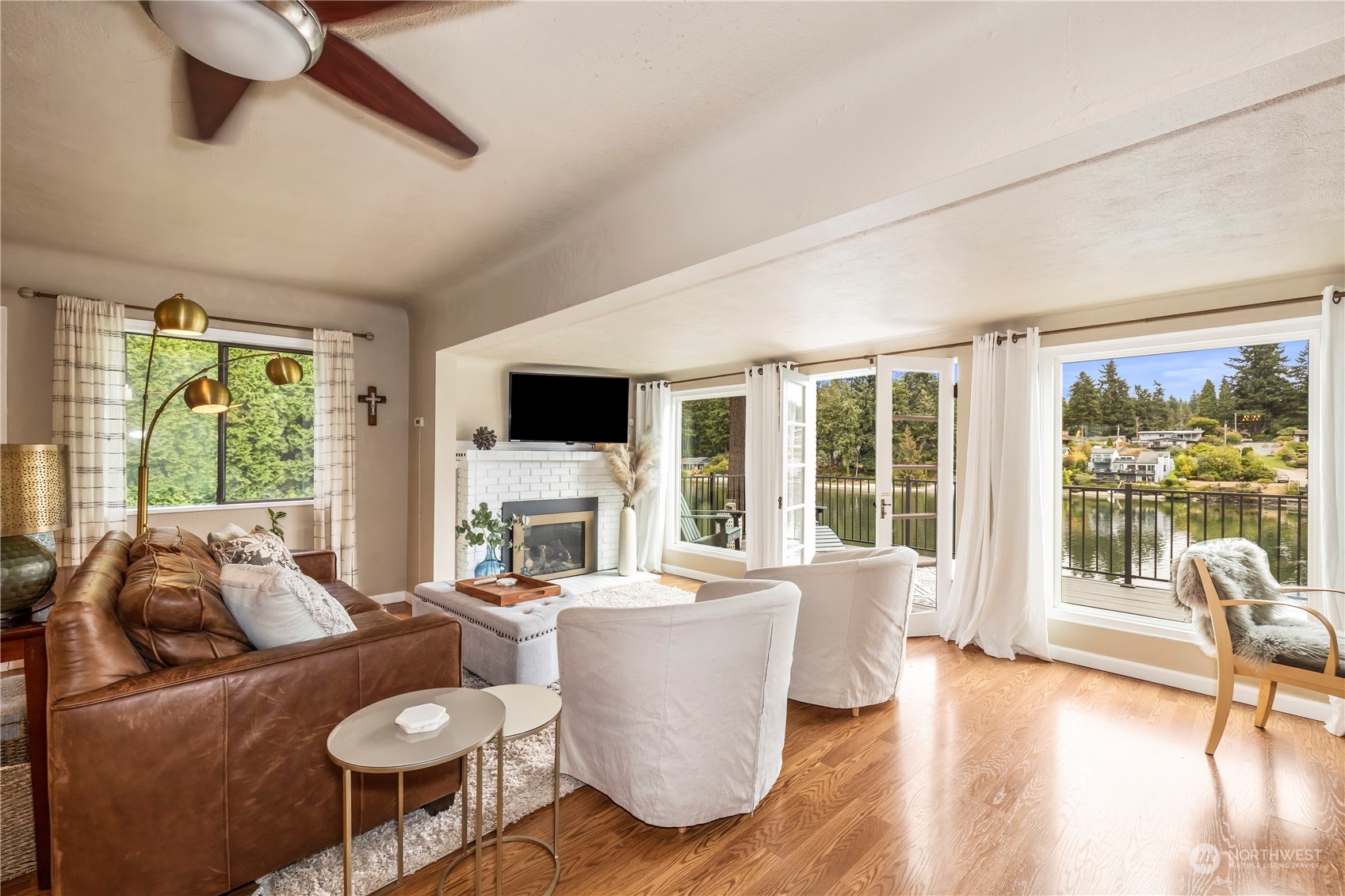 2016 Madrona Point Bremerton, WA 98312 - Photo 12 of 36 a living room with furniture and a large window