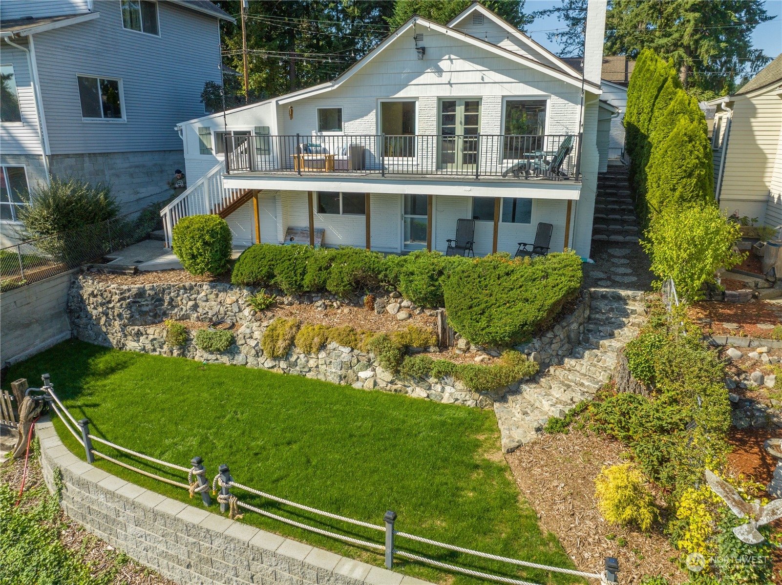 2016 Madrona Point Bremerton, WA 98312 - Photo 6 of 36 a front view of a house with a yard