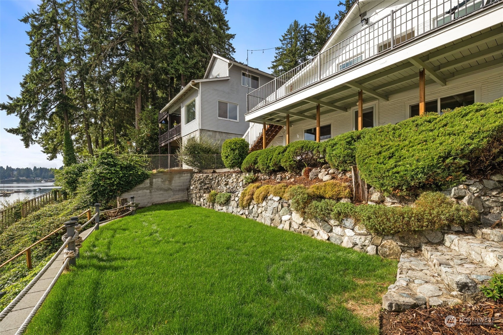 2016 Madrona Point Bremerton, WA 98312 - Photo 7 of 36 a front view of a house with a garden