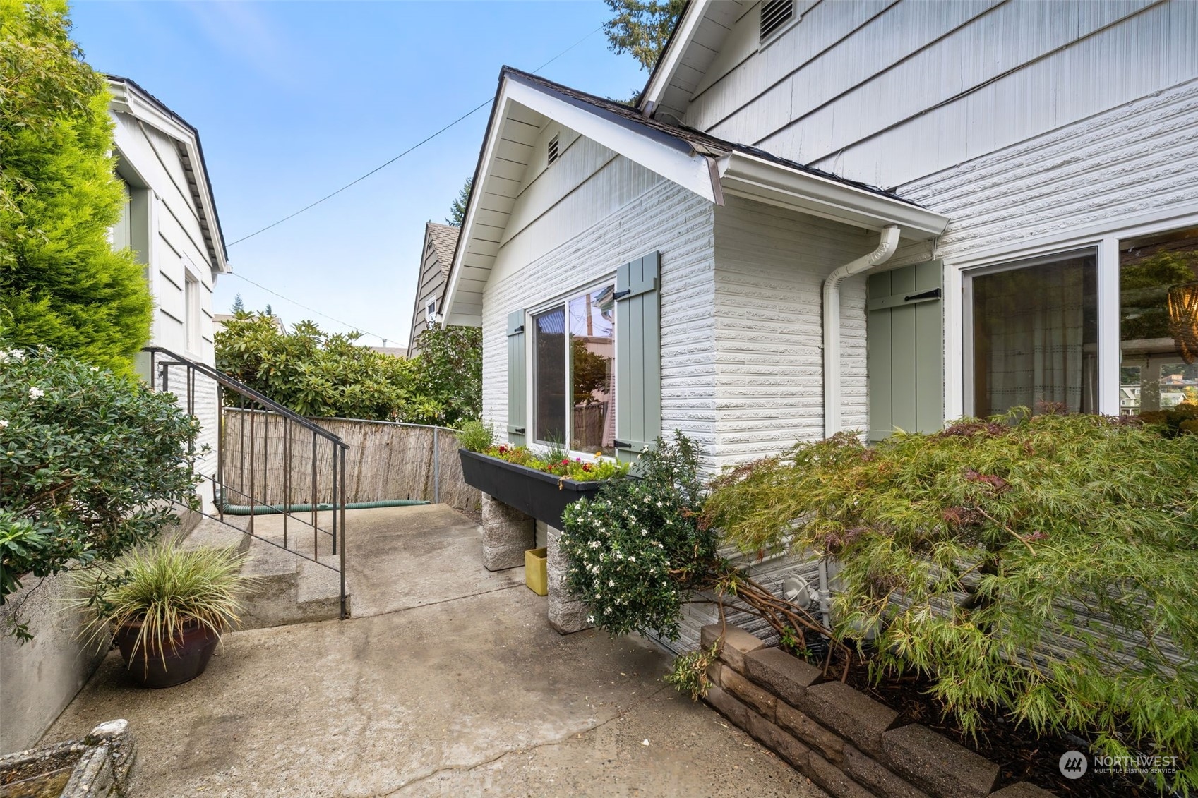 2016 Madrona Point Bremerton, WA 98312 - Photo 10 of 36 a house view with a garden space