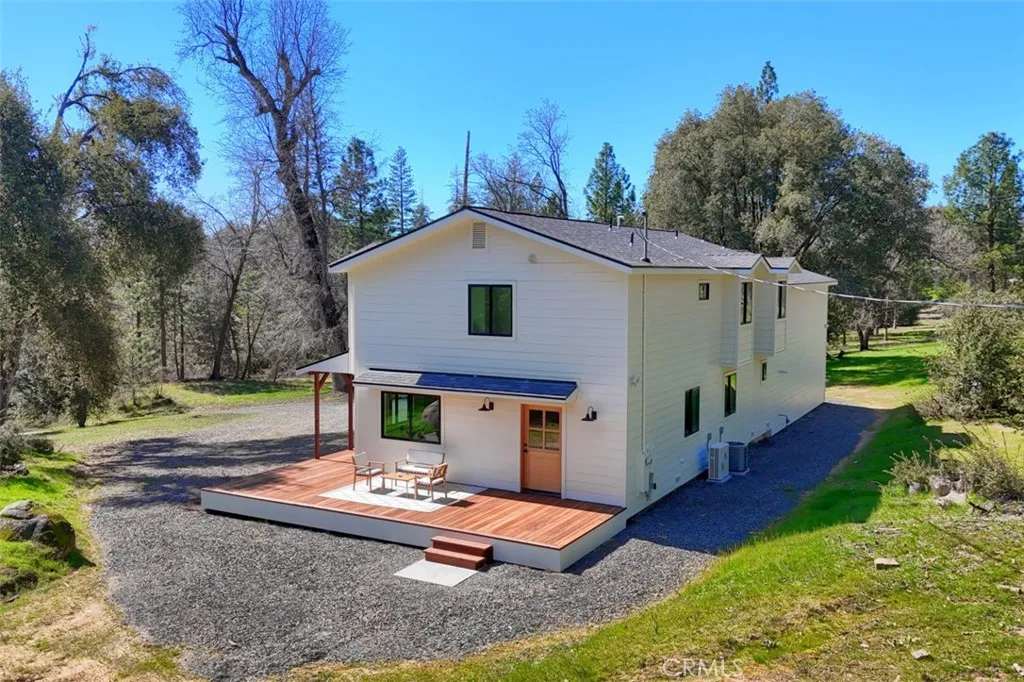 3181 Triangle Park Road Mariposa, CA 95338 - Photo 2 of 44 Exterior deck
