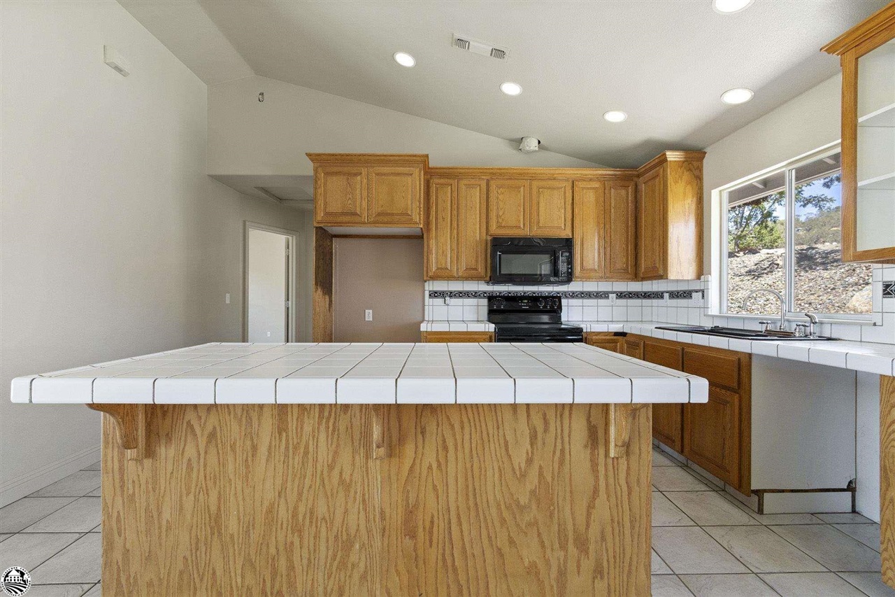 2856 Quail Hill Road Copperopolis, CA 95228 - Photo 2 of 35