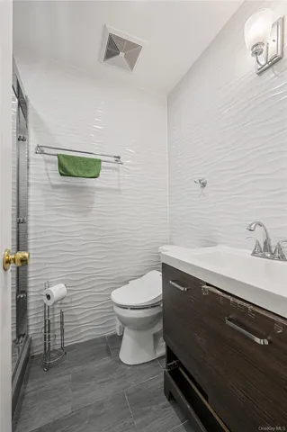 $1,138,000 | 152-10 Peck Avenue | Queensboro Hill