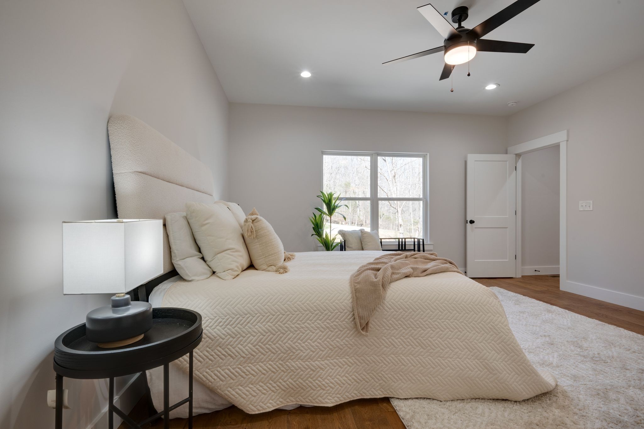 2 Hickory Hills Drive Dickson, TN 37055 - Photo 17 of 34 a spacious bedroom with a bed and a lamp