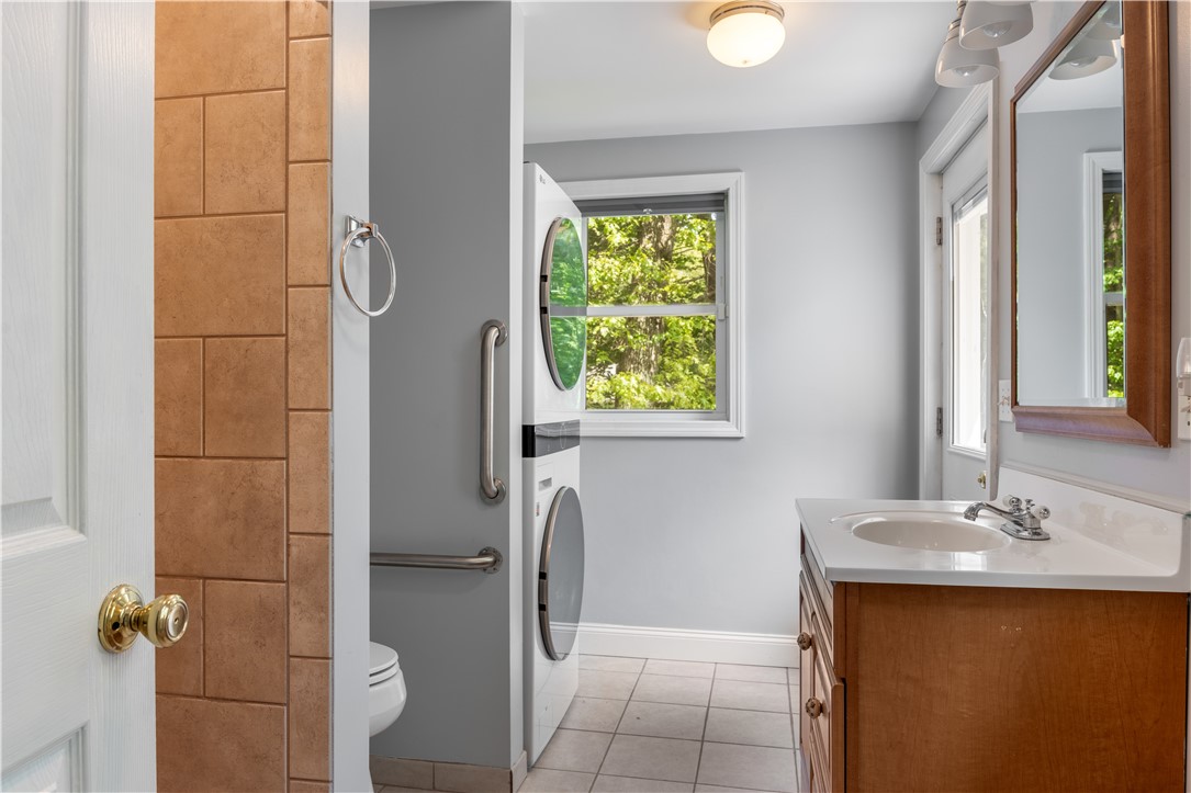 190 Brookhaven Road North Kingstown, RI 02852 - Photo 29 of 39 Full bath with laundry and access to backyard
