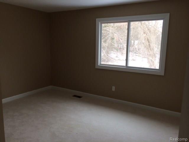 490 Cherry Tree Lane Rochester, MI 48306 - Photo 12 of 19 image (20).jpg