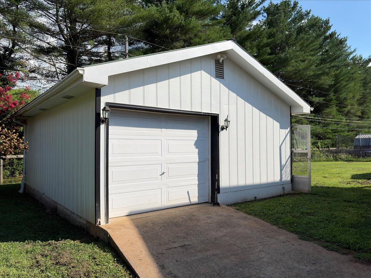 7327 Sterling Road Hixson, TN 37343 - Photo 37 of 43 53-IMG_2696