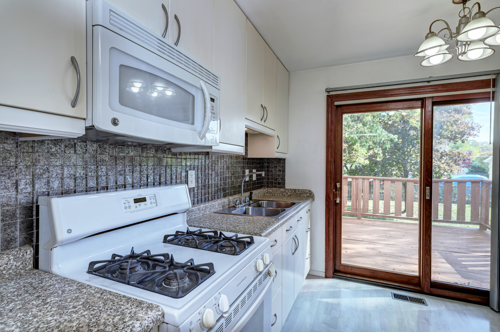 234 Bedford Road Bolingbrook, IL 60440 - Photo 12 of 29