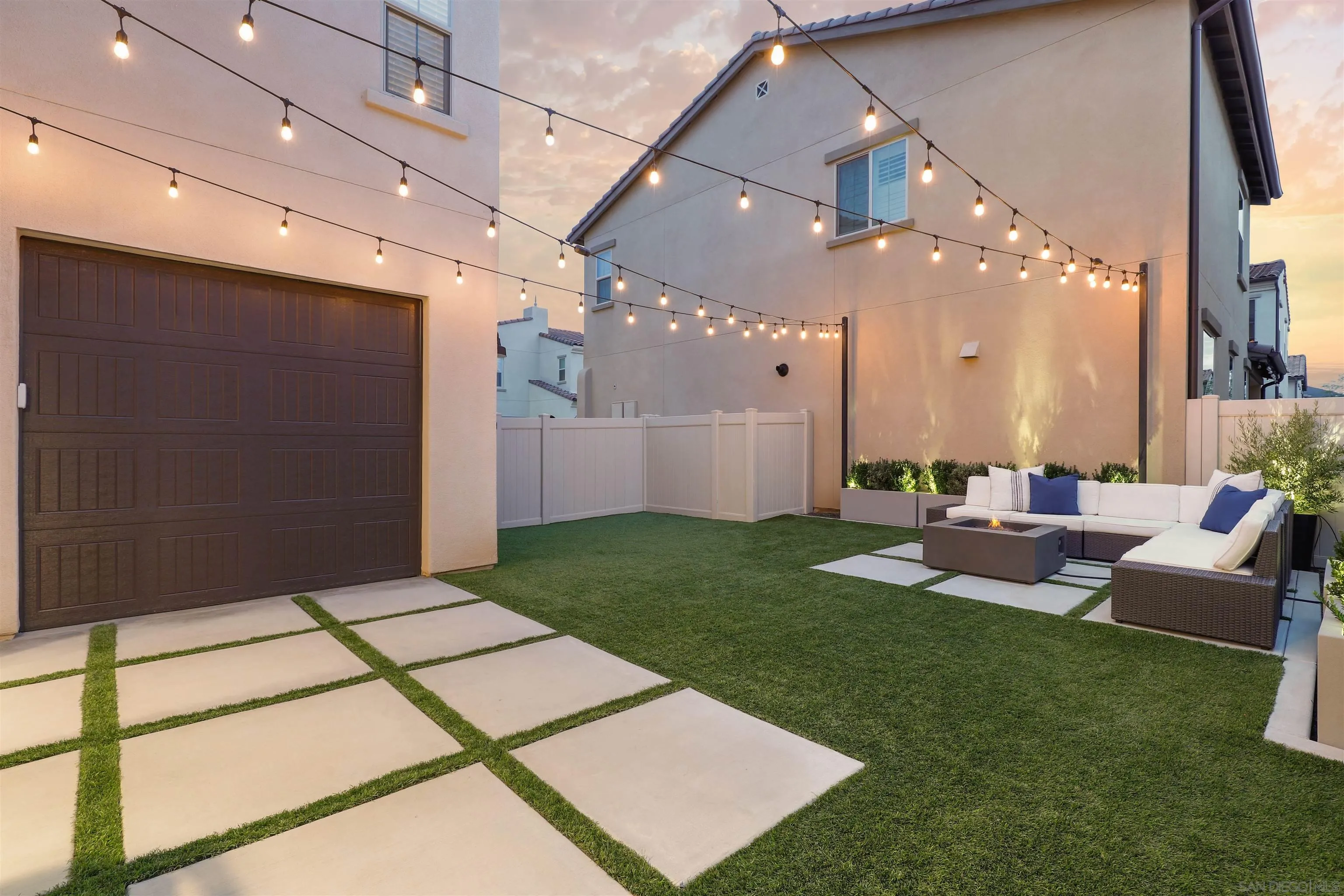655 Gemstone Drive San Marcos, CA 92078 - Photo 4 of 48 a living room with furniture