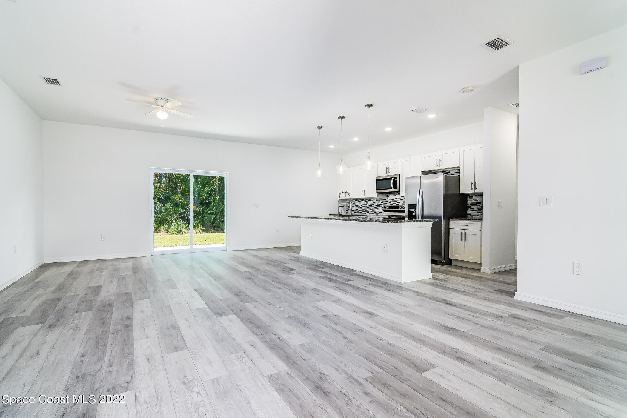 399 Taunton Road Southwest Palm Bay, FL 32908 - Photo 11 of 43 Pyracantha-9