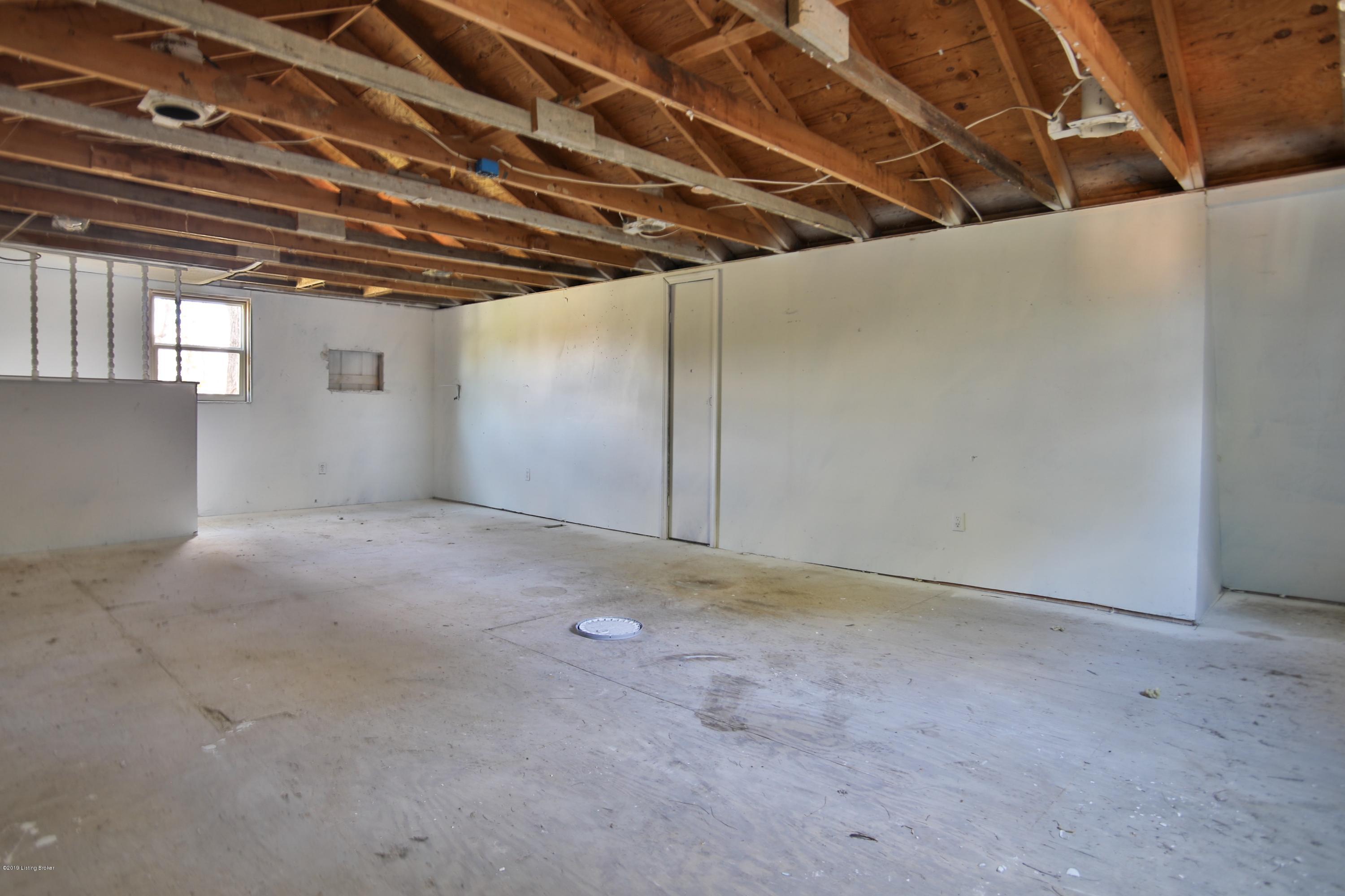 3264 Lake Jericho Road Smithfield, KY 40068 - Photo 18 of 21 Another view of upstairs