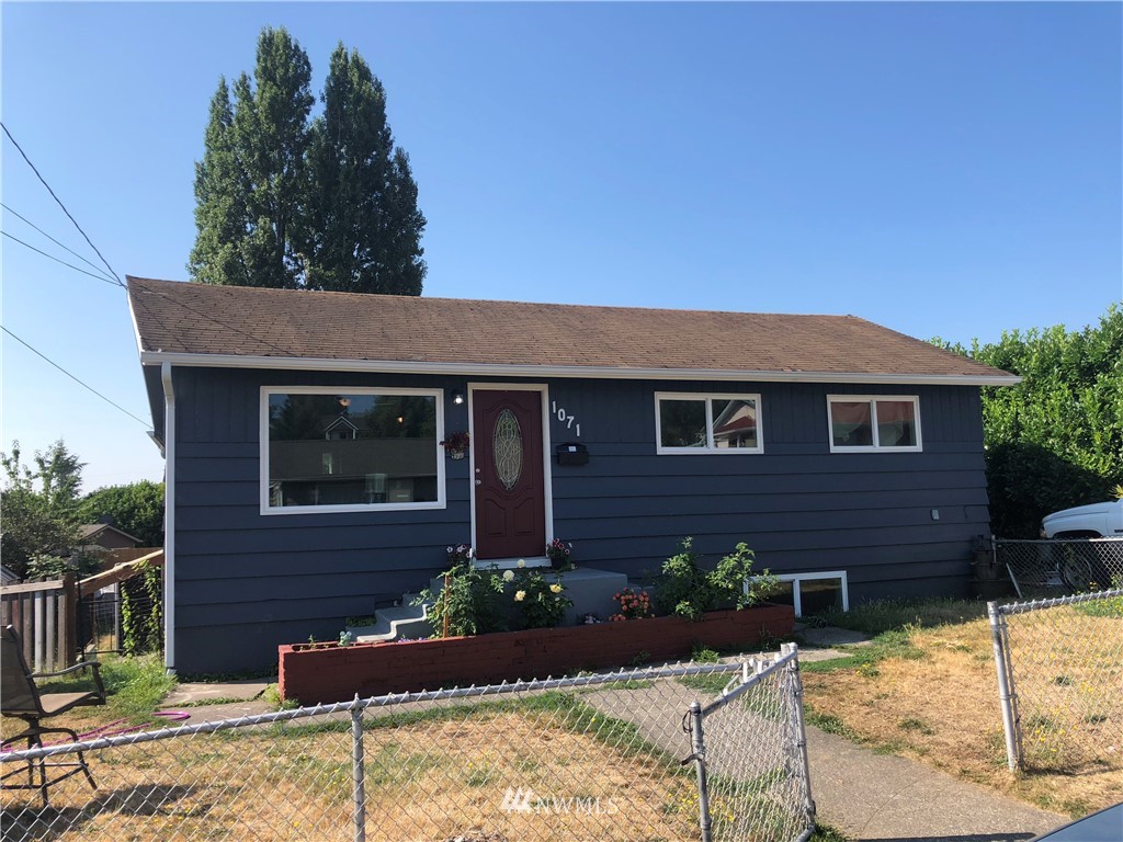 1071 Walnut Street Bremerton, WA 98310 - Photo 1 of 12 Gallery Image 1