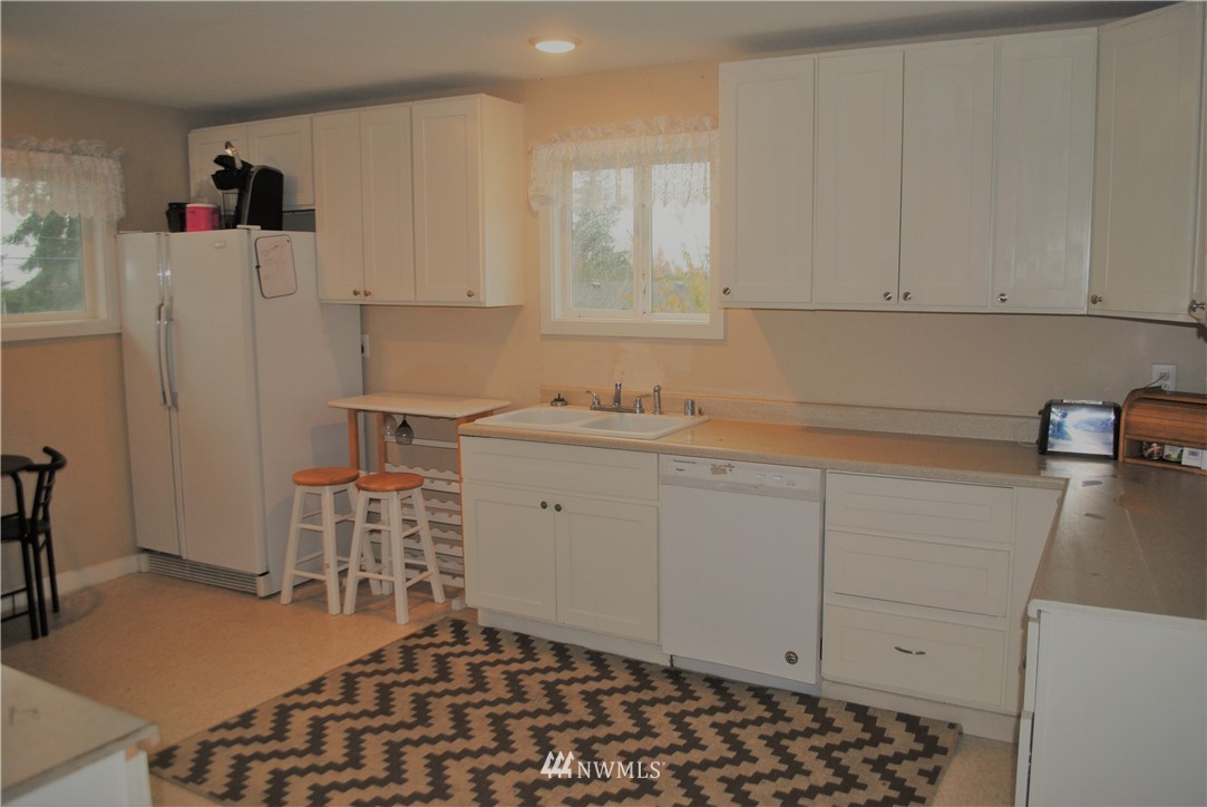 1071 Walnut Street Bremerton, WA 98310 - Photo 3 of 12 Gallery Image 3
