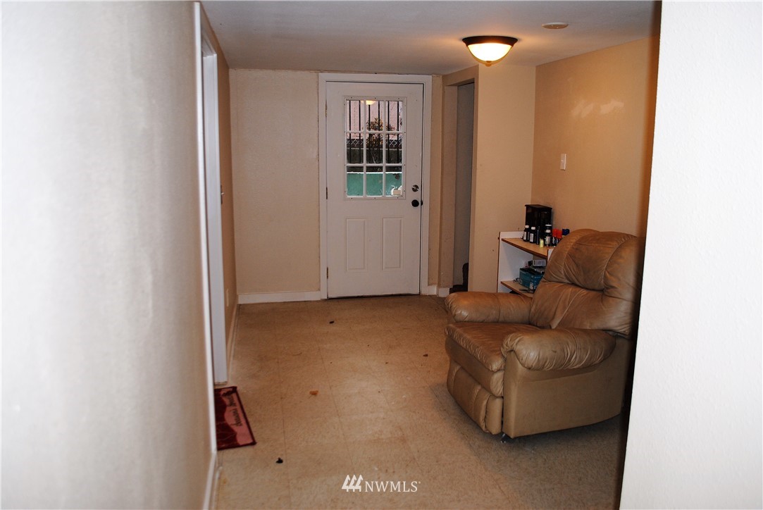 1071 Walnut Street Bremerton, WA 98310 - Photo 6 of 12 Gallery Image 6