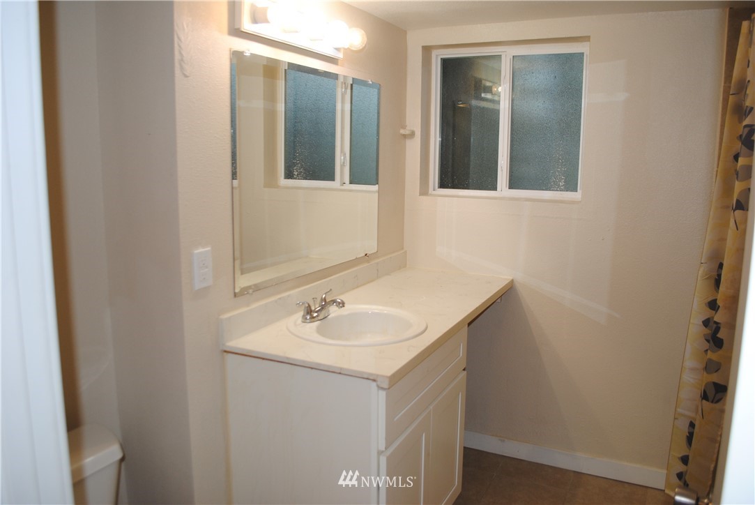 1071 Walnut Street Bremerton, WA 98310 - Photo 9 of 12 Gallery Image 9