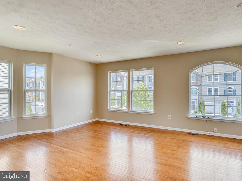 9897 Decatur Road Baltimore, MD 21220 - Photo 3 of 26