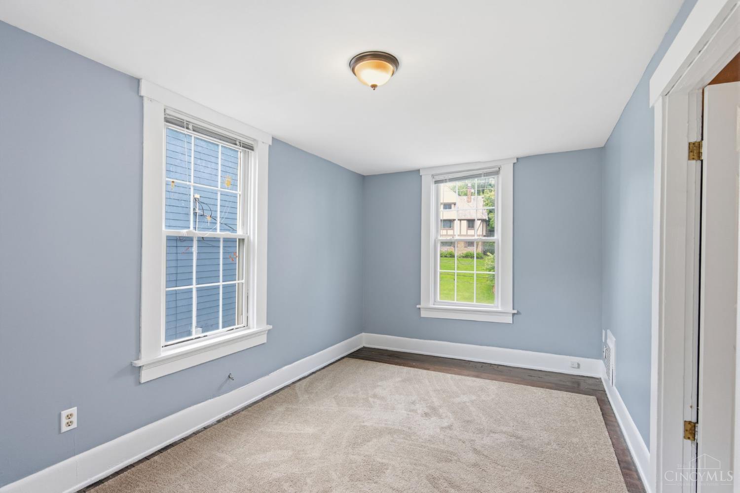 3262 Linwood Avenue Cincinnati, OH 45208 - Photo 35 of 53