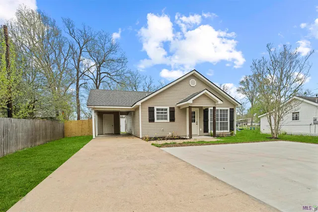 $2,000 | 7364 Walker Street, Sorrento, LA 70778