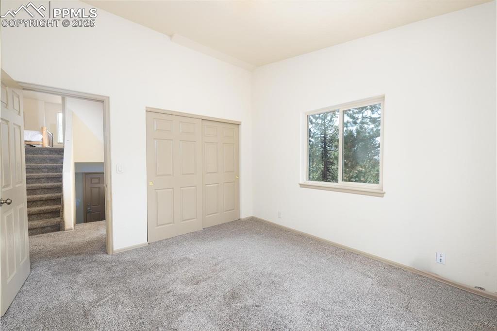 320 Hilton Road Manitou Springs, CO 80829 - Photo 20 of 44 an empty room with windows