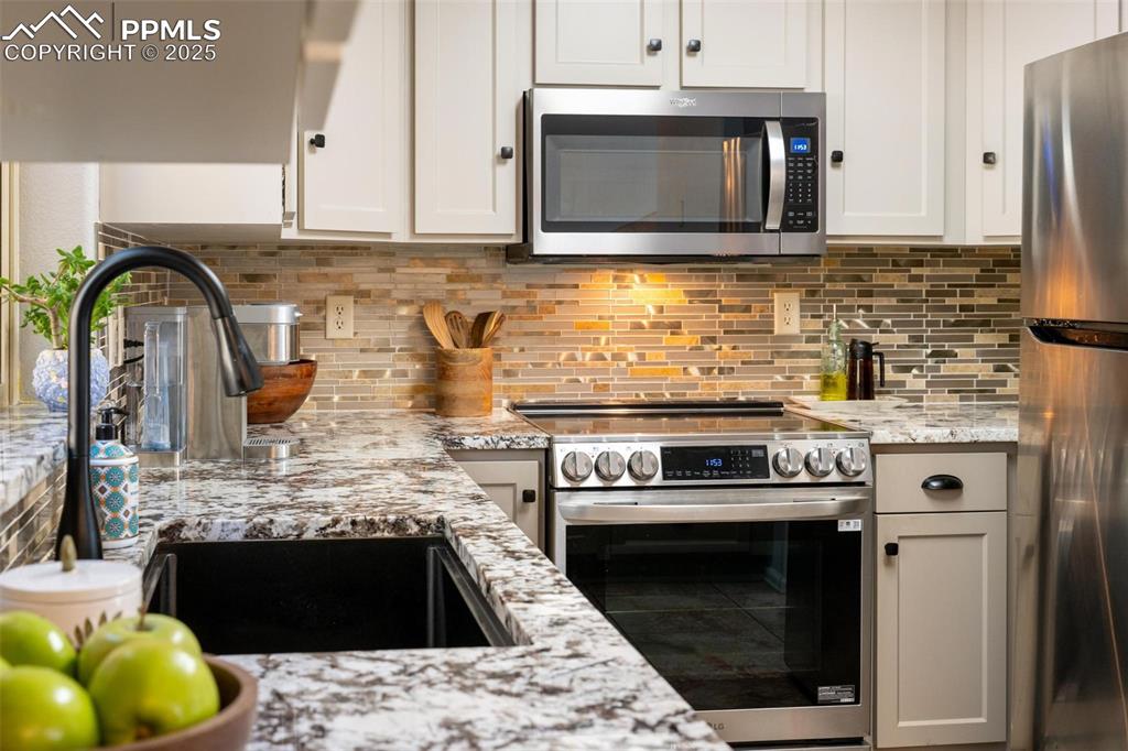 320 Hilton Road Manitou Springs, CO 80829 - Photo 9 of 44 a kitchen with a stove and a microwave