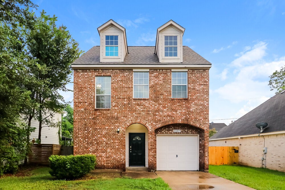 6607 Dickson Way Houston, TX 77085 - Photo 1 of 17 Gallery Image 1