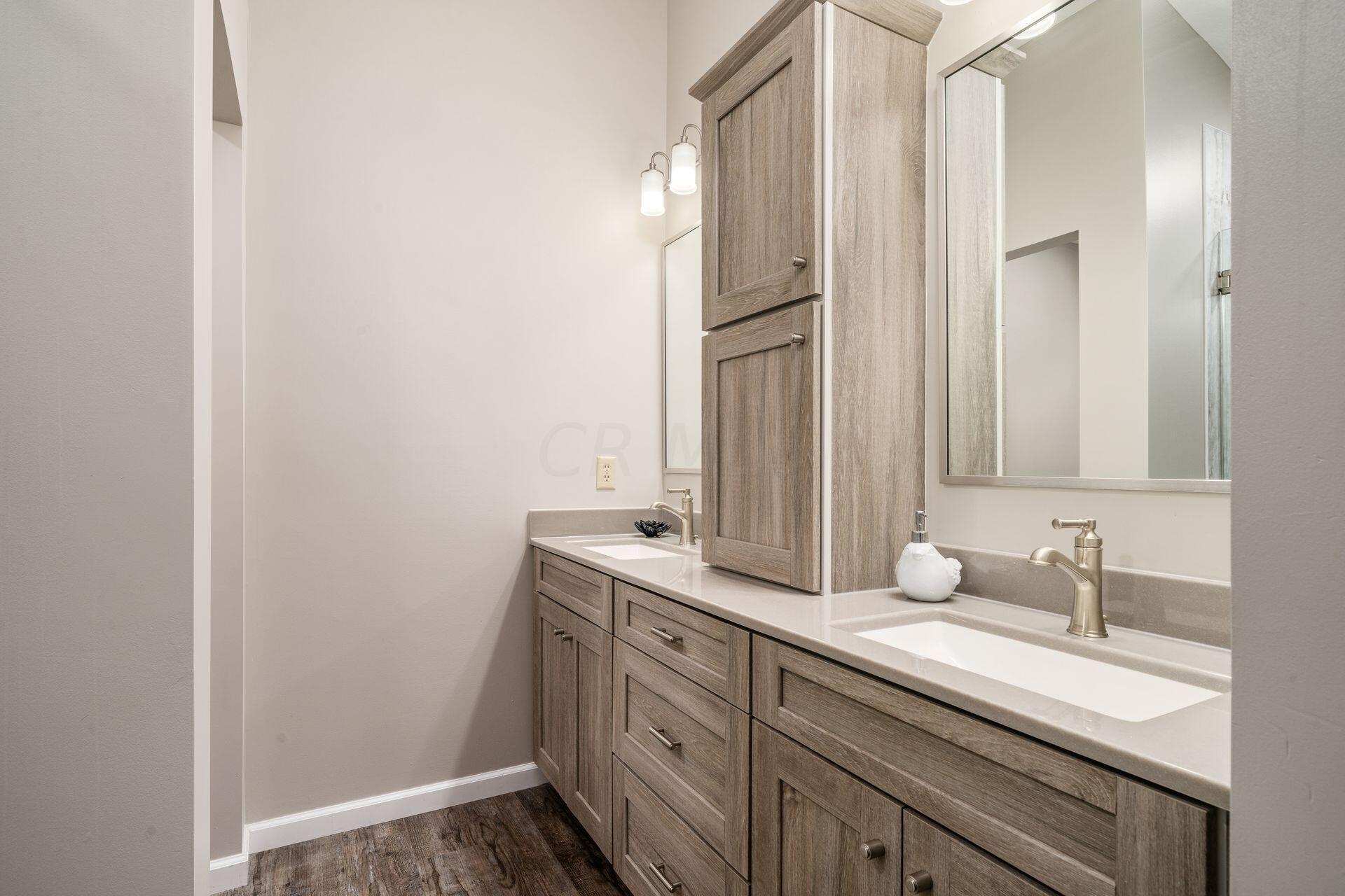 1019 Riva Ridge Boulevard Columbus, OH 43230 - Photo 23 of 38 Owner's bath