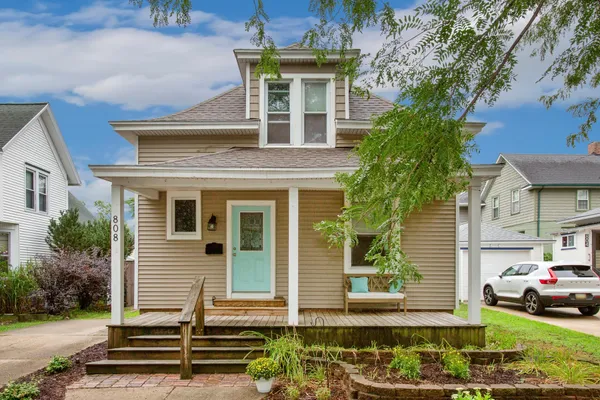 $235,000 | 808 Wisconsin Avenue, St. Joseph, MI 49085