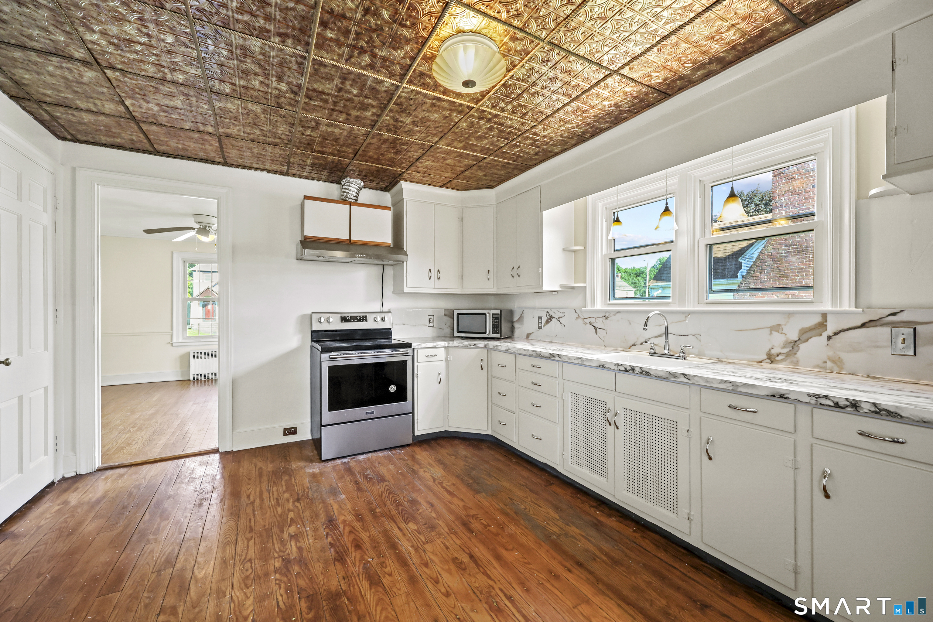 92 Hazelmere Road New Britain, CT 06053 - Photo 10 of 38