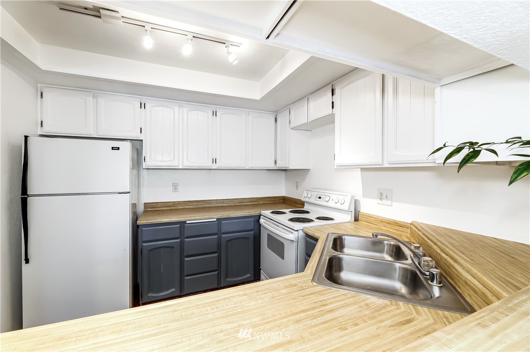 2609 Northeast 4th Street, Unit 225 Renton, WA 98056 - Photo 3 of 18 Gallery Image 3