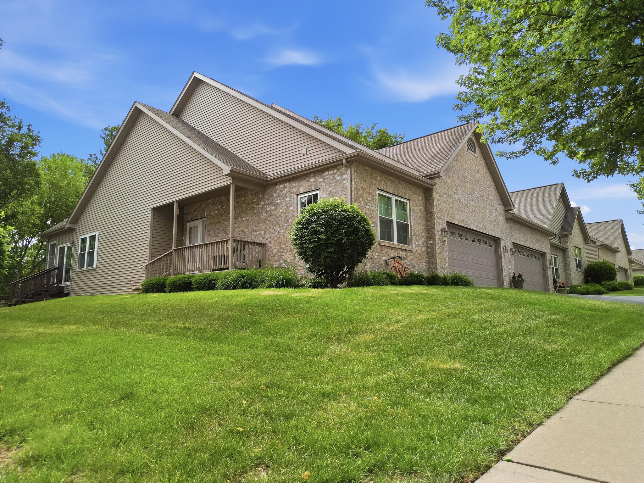 1676 Overlook Drive Dixon, IL 61021 - Photo 1 of 36