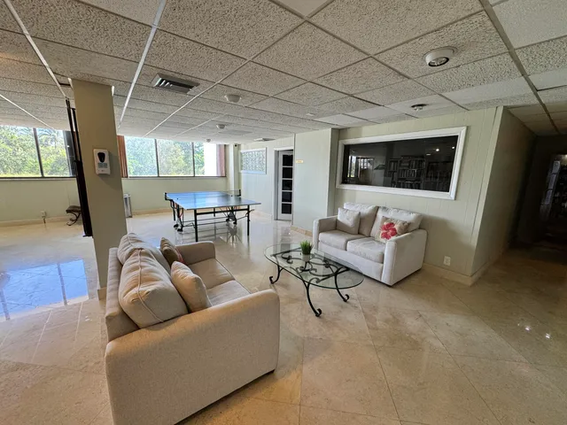 $174,900 | 5600 North Flagler Drive, Unit 906, West Palm Beach, FL 33407