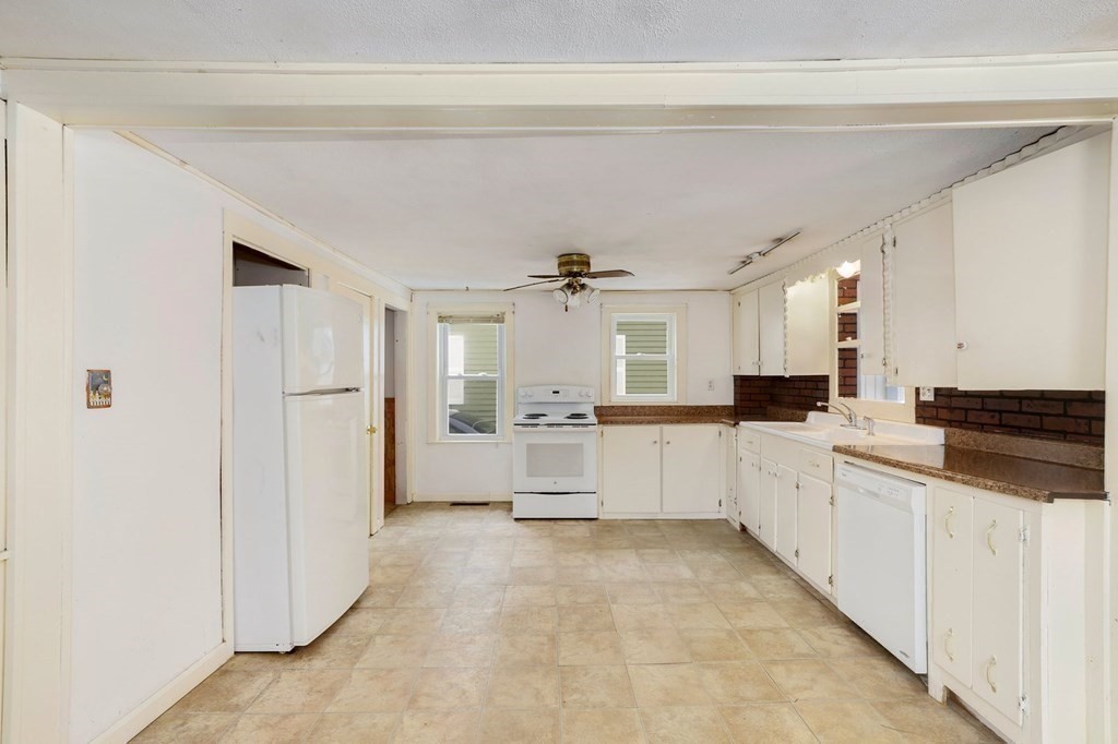 72 Manning Street Hudson, MA 01749 - Photo 11 of 27