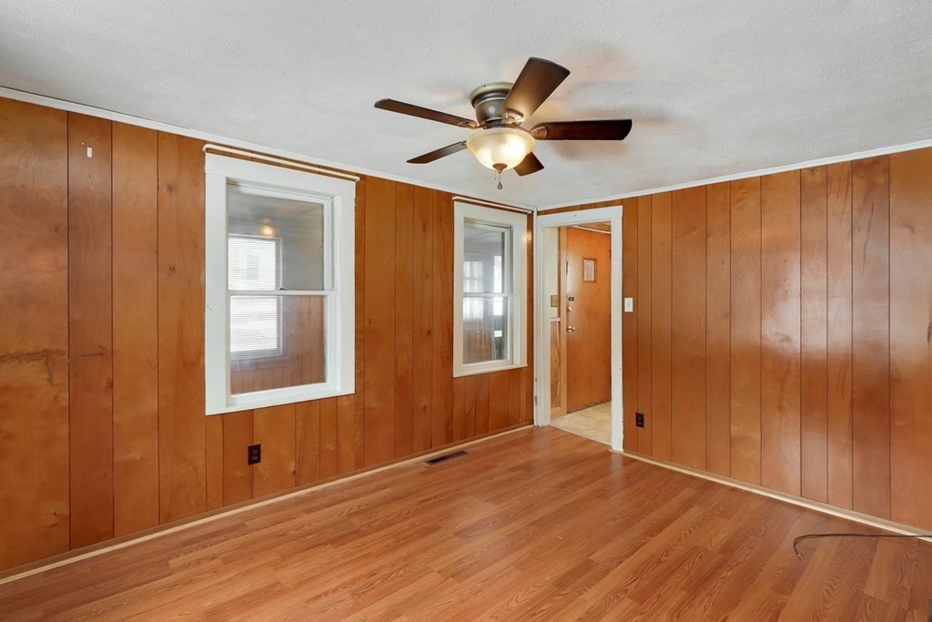 72 Manning Street Hudson, MA 01749 - Photo 12 of 27