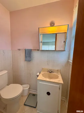 $127,800 | 731 Madelyn Avenue, Macomb, IL 61455
