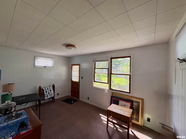 $127,800 | 731 Madelyn Avenue, Macomb, IL 61455
